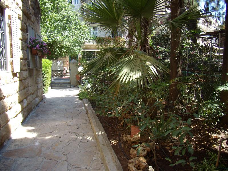 אברבנאל - 12