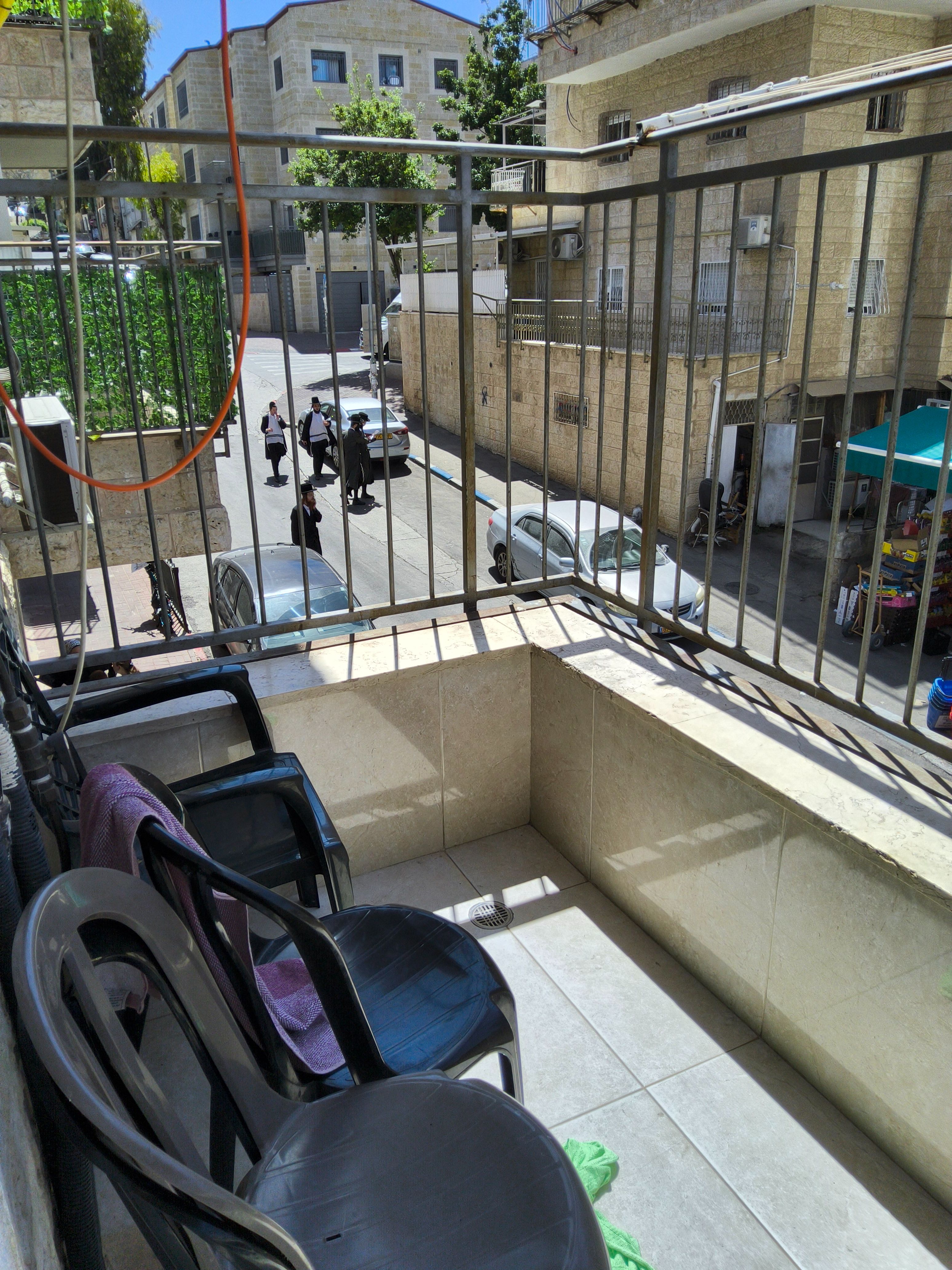 אחינועם - 28