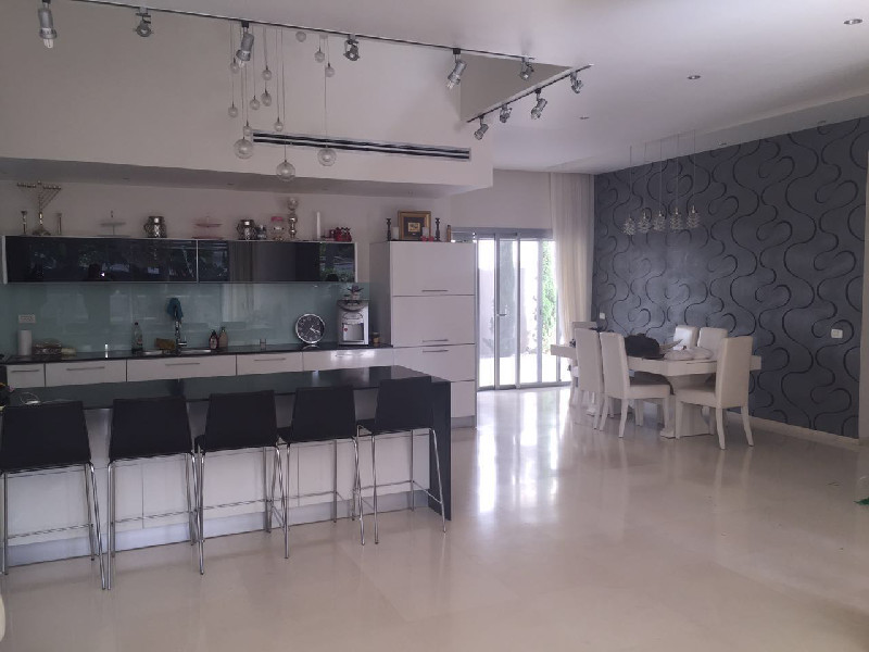 השקד - 3