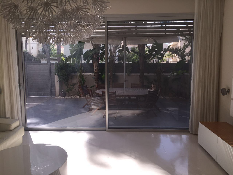 השקד - 4