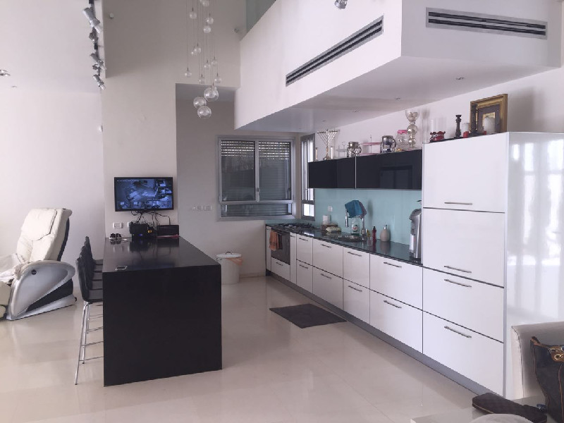 השקד - 5