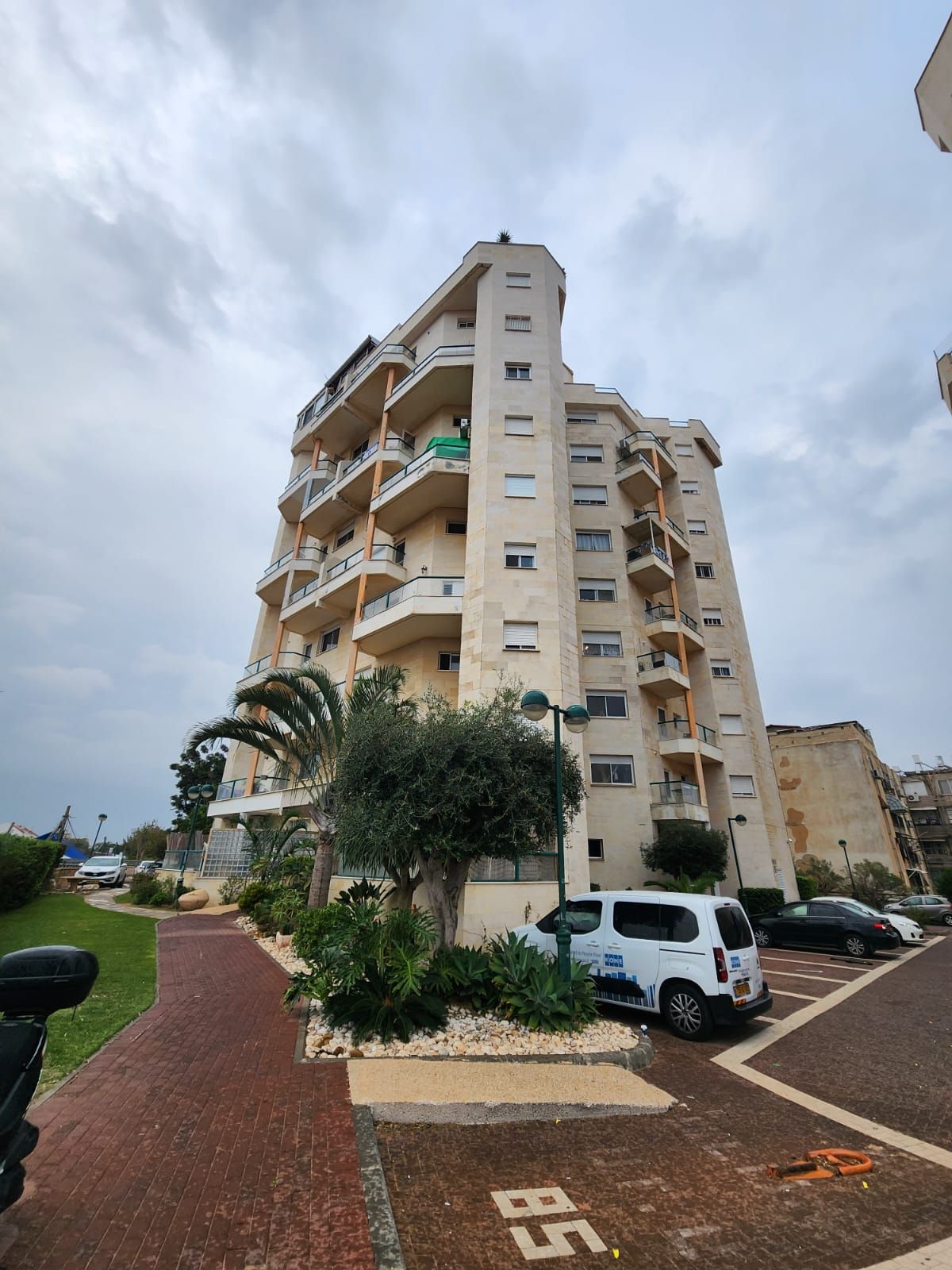 הרב ניסים - 3