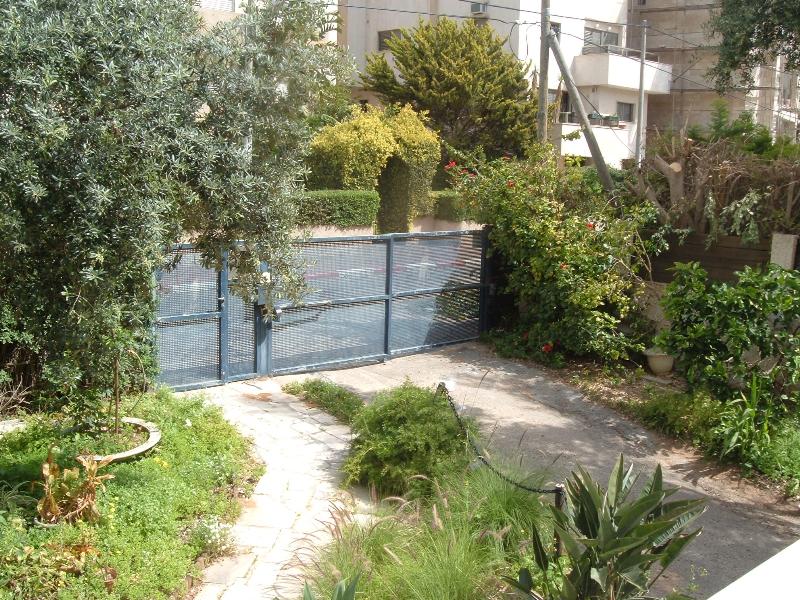 הניצנים - 4